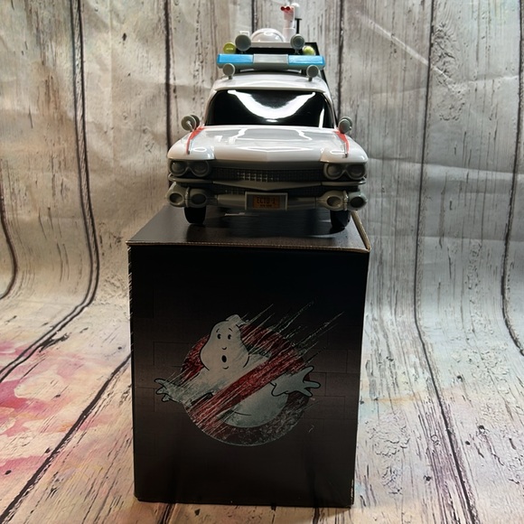 Ghostbusters Frozen Empire ECTO-1 Popcorn Bucket - Picture 5 of 12